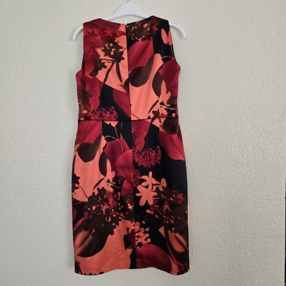 T Tahari Red Floral Satin Sheath Pencil Dress size 10 - Picture 5 of 6